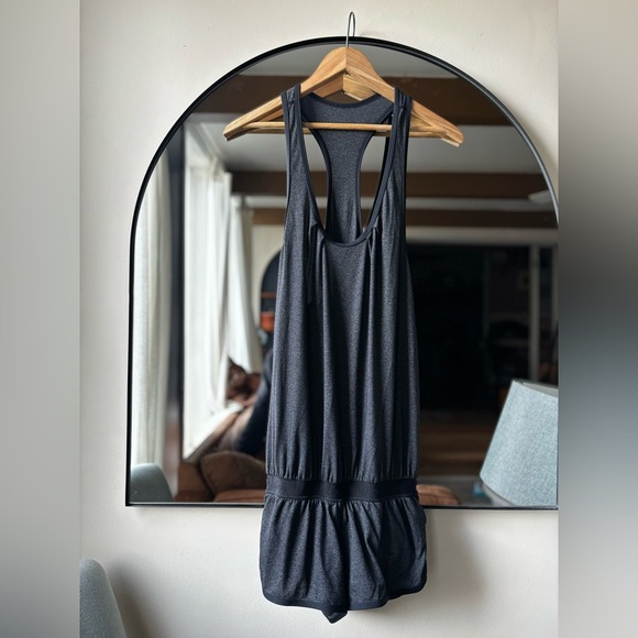 LULULEMON | sweat your butt off | size 6 - Picture 2 of 3